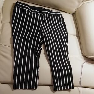 Peter Nygard Black and White Striped Capris